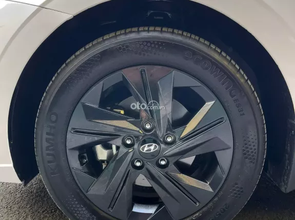 Hyundai Elantra 1.6 AT Đặc biệt 2024 - Xe 1 chủ từ đầu, nội thất còn mới nguyên