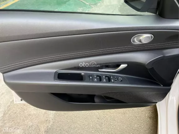 Hyundai Elantra 1.6 AT Đặc biệt 2024 - Xe 1 chủ từ đầu, nội thất còn mới nguyên