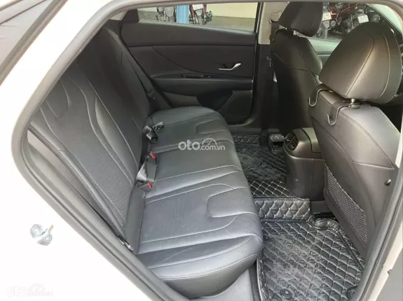 Hyundai Elantra 1.6 AT Đặc biệt 2024 - Xe 1 chủ từ đầu, nội thất còn mới nguyên