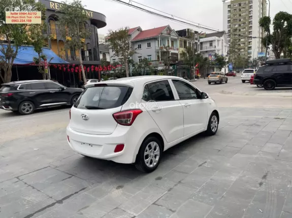 Hyundai Grand i10 2014 - Keo chỉ nguyên, zin màu trắng