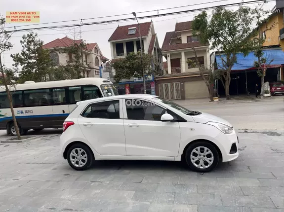 Hyundai Grand i10 2014 - Keo chỉ nguyên, zin màu trắng