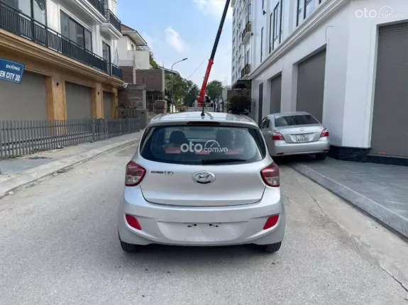 Hyundai Grand i10 2014 - Keo chỉ nguyên màu bạc zin