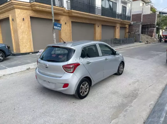 Hyundai Grand i10 2014 - Keo chỉ nguyên màu bạc zin