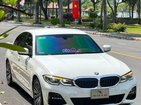 BMW 330i M Sport 2022 - Thiết kế MSport mạnh mẽ, nội thất da sang trọng
