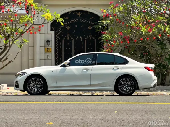 BMW 330i M Sport 2022 - Thiết kế MSport mạnh mẽ, nội thất da sang trọng