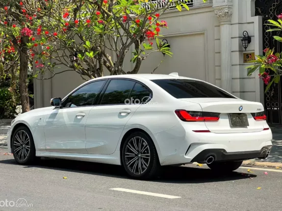 BMW 330i M Sport 2022 - Thiết kế MSport mạnh mẽ, nội thất da sang trọng