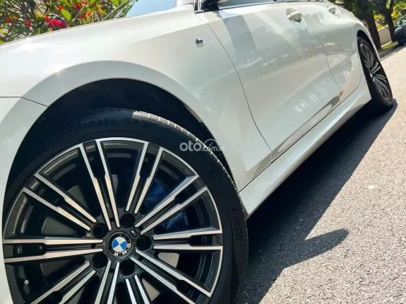 BMW 330i M Sport 2022 - Thiết kế MSport mạnh mẽ, nội thất da sang trọng