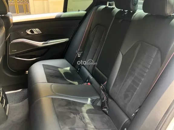 BMW 330i M Sport 2022 - Thiết kế MSport mạnh mẽ, nội thất da sang trọng