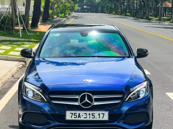 Mercedes-Benz C200 2.0 AT 2017 - Chiếc sedan đẳng cấp với thiết kế hiện đại