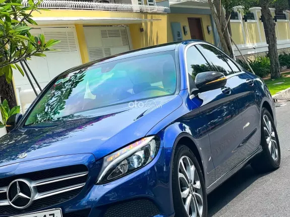 Mercedes-Benz C200 2.0 AT 2017 - Chiếc sedan đẳng cấp với thiết kế hiện đại