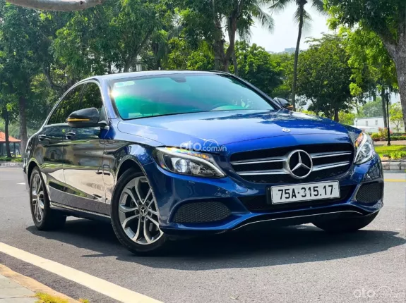 Mercedes-Benz C200 2.0 AT 2017 - Chiếc sedan đẳng cấp với thiết kế hiện đại