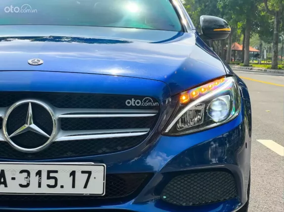 Mercedes-Benz C200 2.0 AT 2017 - Chiếc sedan đẳng cấp với thiết kế hiện đại