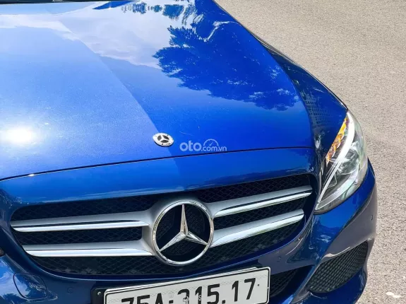 Mercedes-Benz C200 2.0 AT 2017 - Chiếc sedan đẳng cấp với thiết kế hiện đại