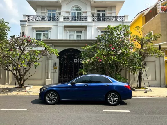 Mercedes-Benz C200 2.0 AT 2017 - Chiếc sedan đẳng cấp với thiết kế hiện đại