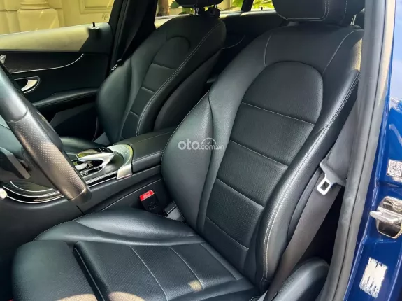 Mercedes-Benz C200 2.0 AT 2017 - Chiếc sedan đẳng cấp với thiết kế hiện đại