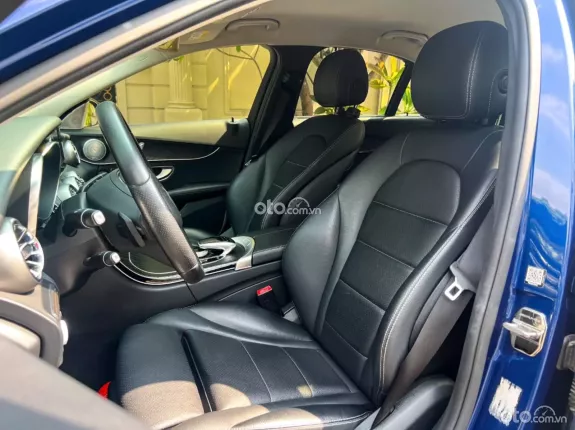 Mercedes-Benz C200 2.0 AT 2017 - Chiếc sedan đẳng cấp với thiết kế hiện đại