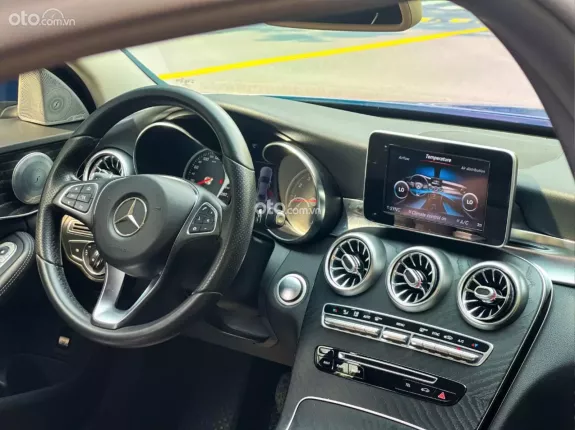 Mercedes-Benz C200 2.0 AT 2017 - Chiếc sedan đẳng cấp với thiết kế hiện đại