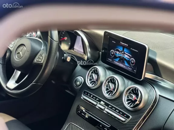 Mercedes-Benz C200 2.0 AT 2017 - Chiếc sedan đẳng cấp với thiết kế hiện đại