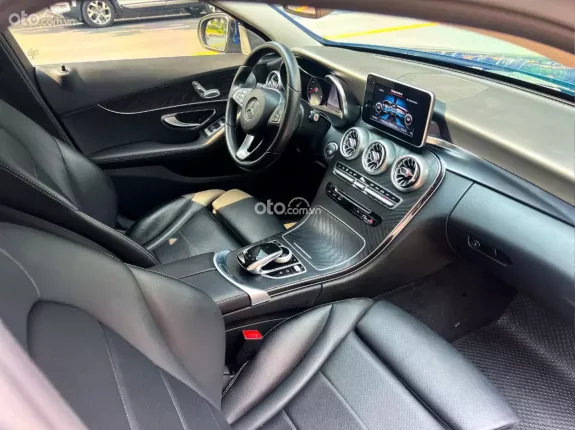 Mercedes-Benz C200 2.0 AT 2017 - Chiếc sedan đẳng cấp với thiết kế hiện đại