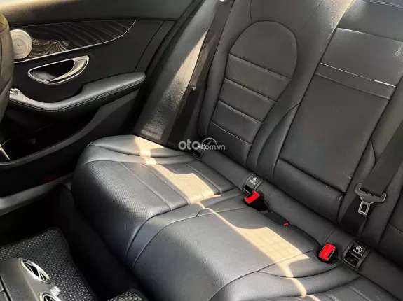 Mercedes-Benz C200 2.0 AT 2017 - Chiếc sedan đẳng cấp với thiết kế hiện đại