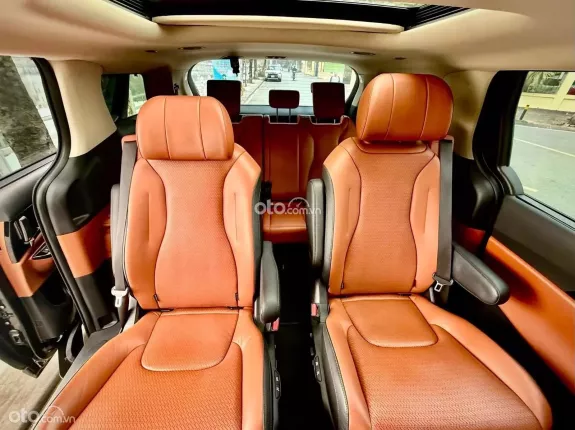 Kia Carnival 3.5G Signature 2022 - Xe 7 chỗ sang trọng với nội thất da nâu