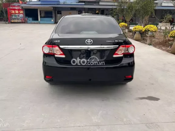 Toyota Corolla Altis 1.8G MT 2011 - Xe đẹp phom mới, gia đình sử dụng
