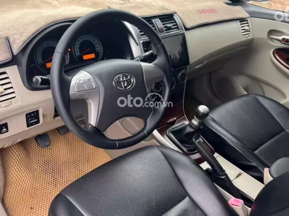 Toyota Corolla Altis 1.8G MT 2011 - Xe đẹp phom mới, gia đình sử dụng