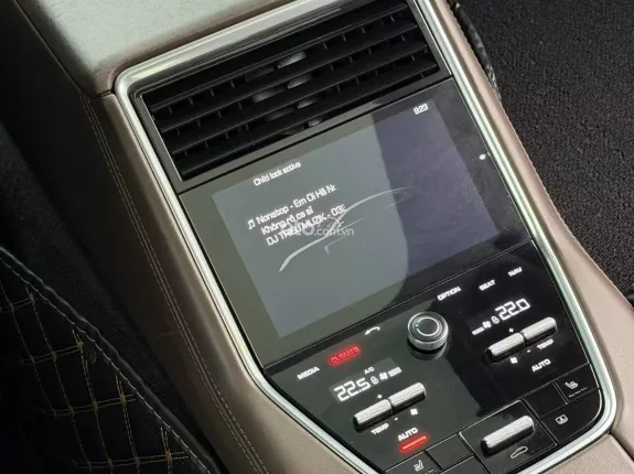 Porsche Panamera 4 Executive 2019 - Porsche Panamera 4Executive 2020