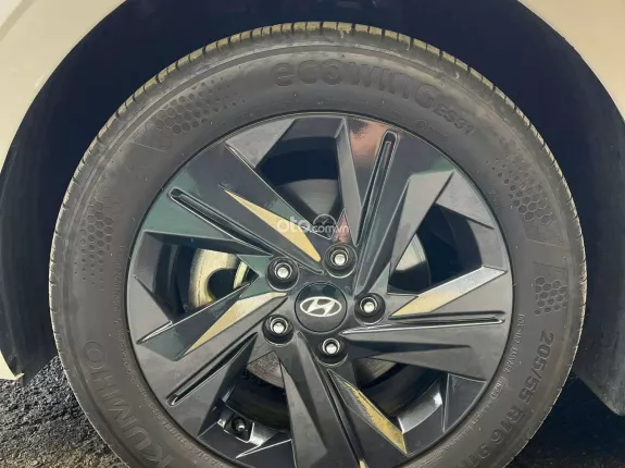 Hyundai Elantra 2024 - Giá rẻ cần bán gấp