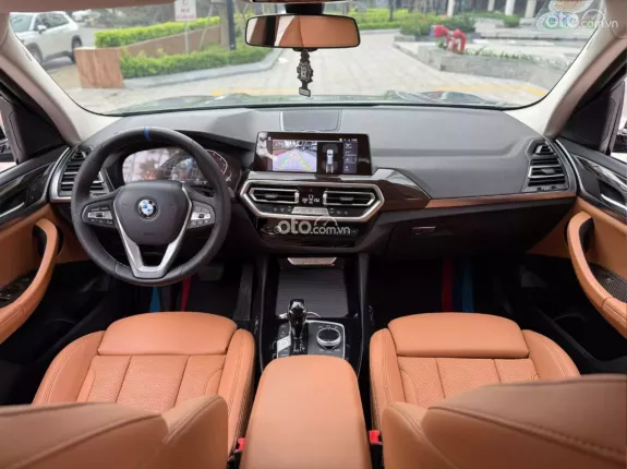 BMW X3 sDrive20i 2024 - Xe xám nội thất nâu