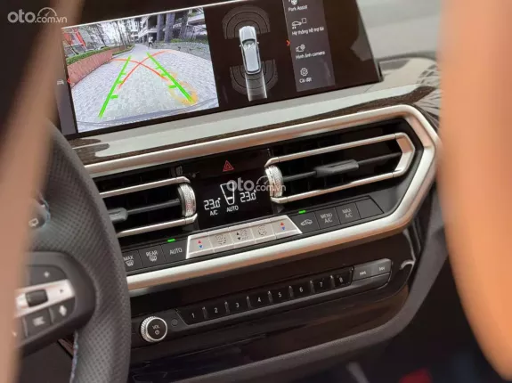 BMW X3 sDrive20i 2024 - Xe xám nội thất nâu