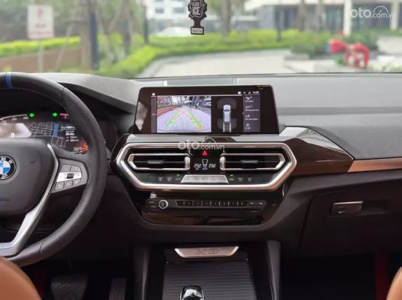 BMW X3 sDrive20i 2024 - Xe xám nội thất nâu