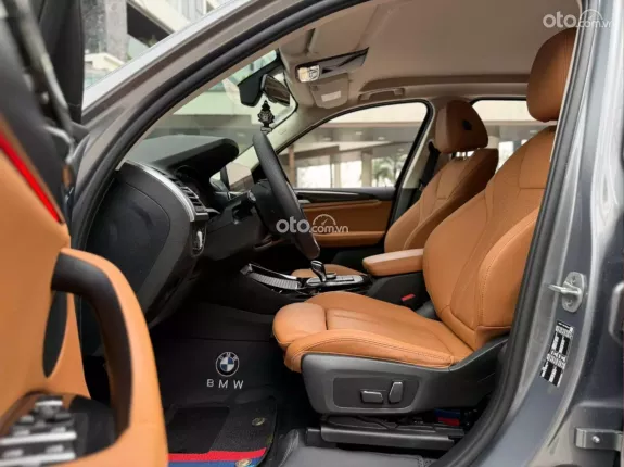 BMW X3 sDrive20i 2024 - Xe xám nội thất nâu