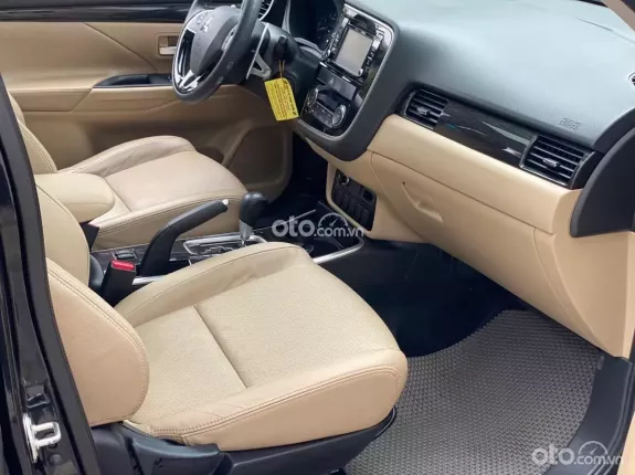 Mitsubishi Outlander 2.0 CVT 2017 - Xe chất lượng, check test thoải mái