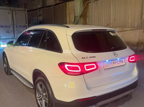 Mercedes-Benz GLC 200 4Matic 2021 - Xe màu trắng, nội thất kem sang trọng
