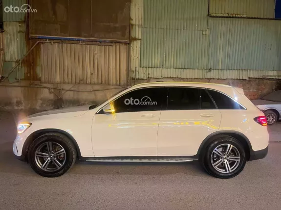 Mercedes-Benz GLC 200 4Matic 2021 - Xe màu trắng, nội thất kem sang trọng