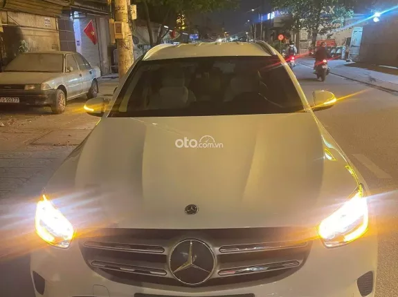 Mercedes-Benz GLC 200 4Matic 2021 - Xe màu trắng, nội thất kem sang trọng