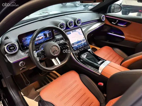 Mercedes-Benz GLC 300 4Matic 2022 - Xe màu đen nội thất nâu, nhập nguyên chiếc