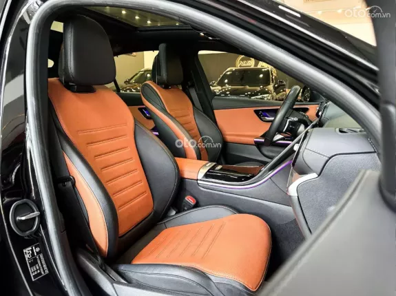 Mercedes-Benz GLC 300 4Matic 2022 - Xe màu đen nội thất nâu, nhập nguyên chiếc