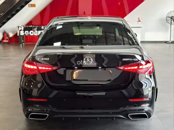 Mercedes-Benz GLC 300 4Matic 2022 - Xe màu đen nội thất nâu, nhập nguyên chiếc