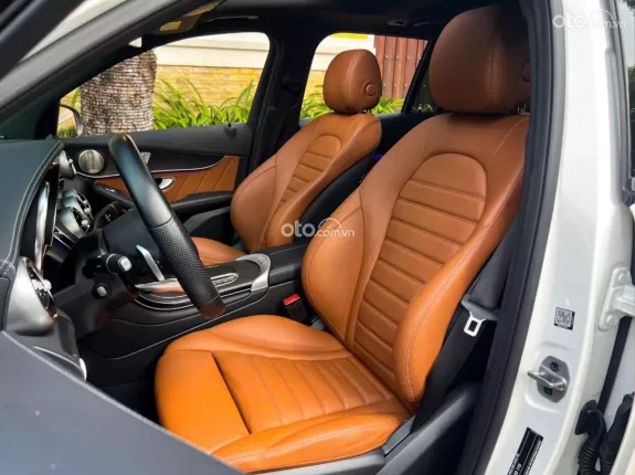 Mercedes-Benz GLC 300 4Matic V1 2022 - Xe sang trọng, nội thất nâu đẳng cấp