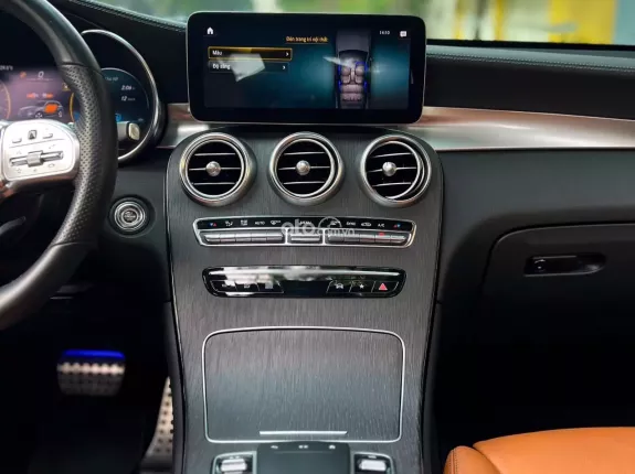 Mercedes-Benz GLC 300 4Matic V1 2022 - Xe sang trọng, nội thất nâu đẳng cấp