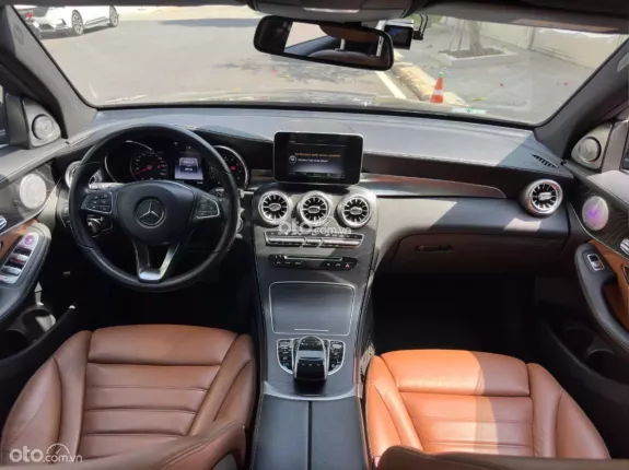 Mercedes-Benz GLC 300 4Matic 2016 - SUV cao cấp với nội thất da nâu đẳng cấp