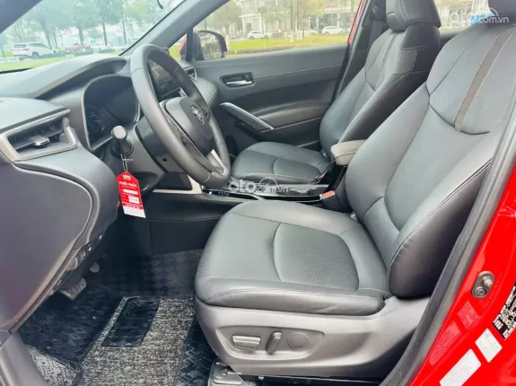 Toyota Corolla Cross 1.8 V  2025 - Cross 1.8V sx2025 chạy 7 nghìn km như mới, bảo hành hãng dài