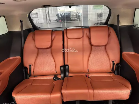 Kia Carnival 2.2D Signature 2022 - Odo 35.000km