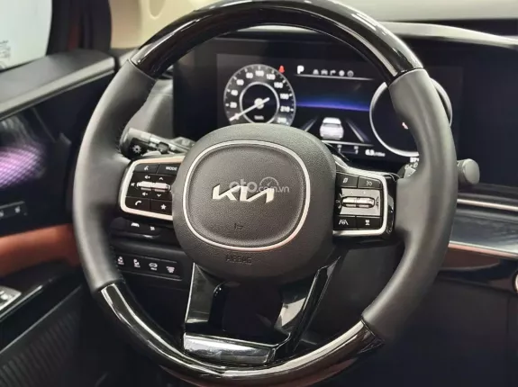 Kia Carnival 2.2D Signature 2022 - Odo 35.000km