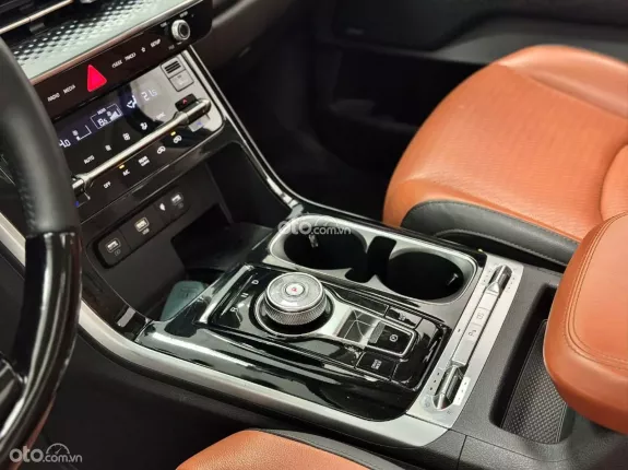 Kia Carnival 2.2D Signature 2022 - Odo 35.000km