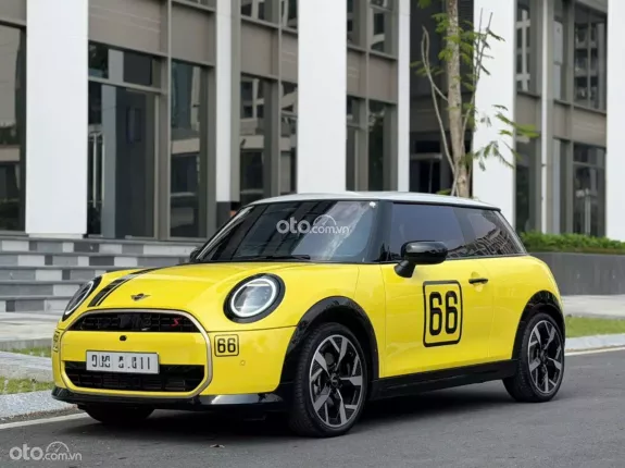 Mini Cooper S 3 cửa 2024 - Màu vàng nổi bật, nội thất xanh độc đáo