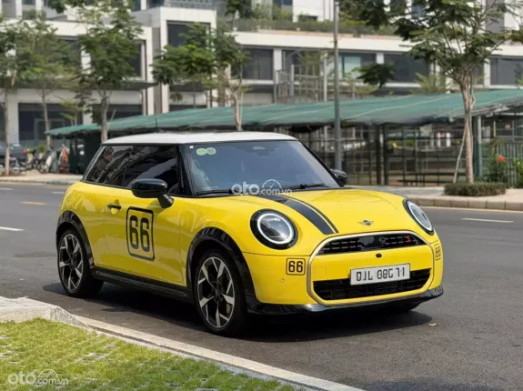 Mini Cooper S 3 cửa 2024 - Màu vàng nổi bật, nội thất xanh độc đáo