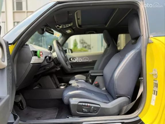 Mini Cooper S 3 cửa 2024 - Màu vàng nổi bật, nội thất xanh độc đáo